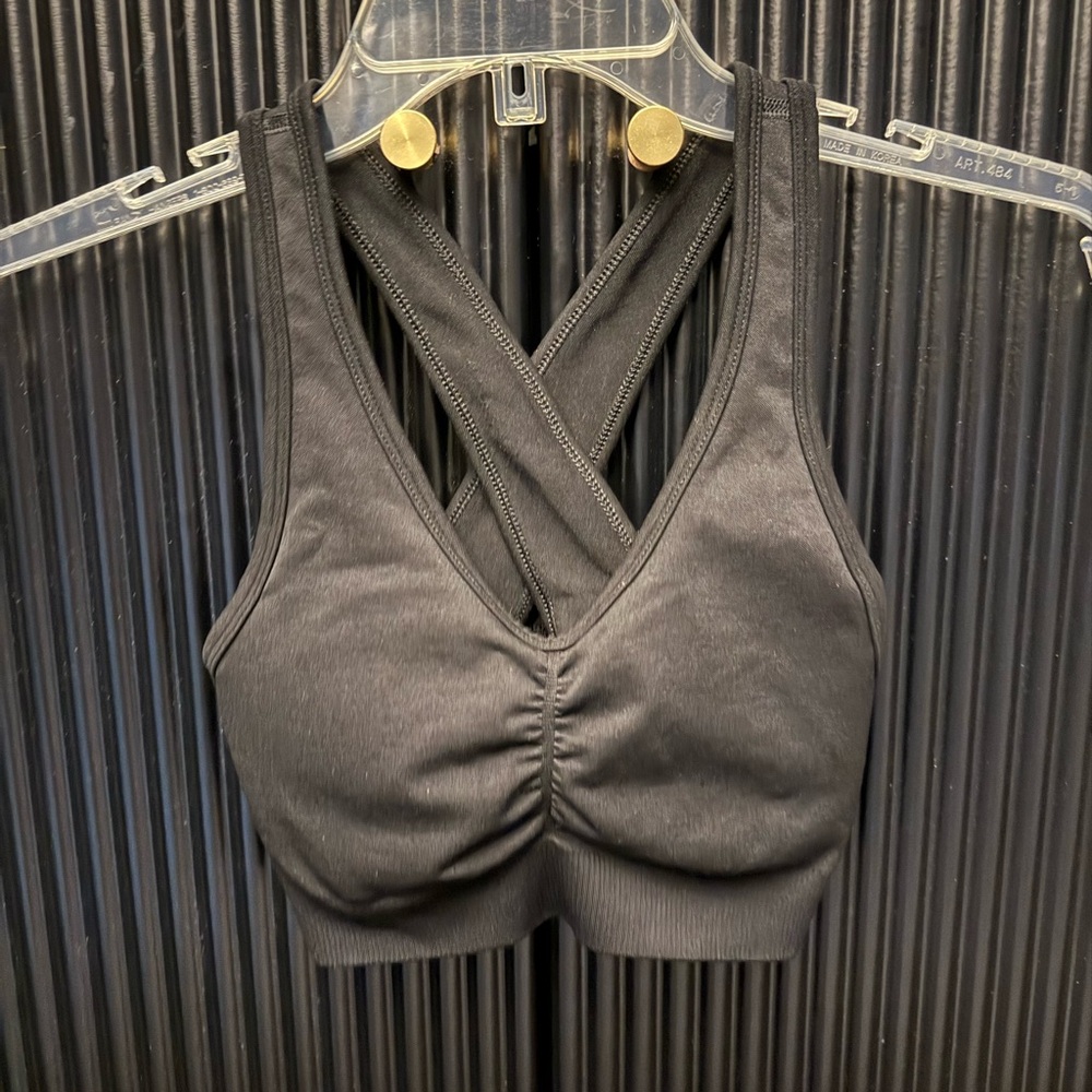 Alphalete Black Cross-Back Sports Bra
